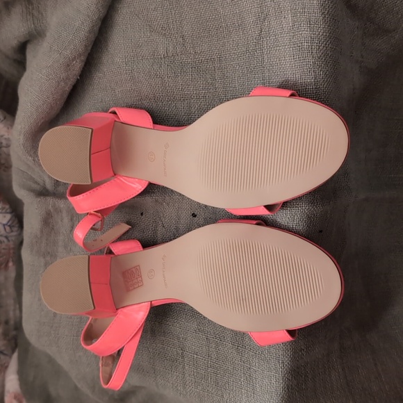 Neon Pink Sandals Size 8.5 - Picture 2 of 4